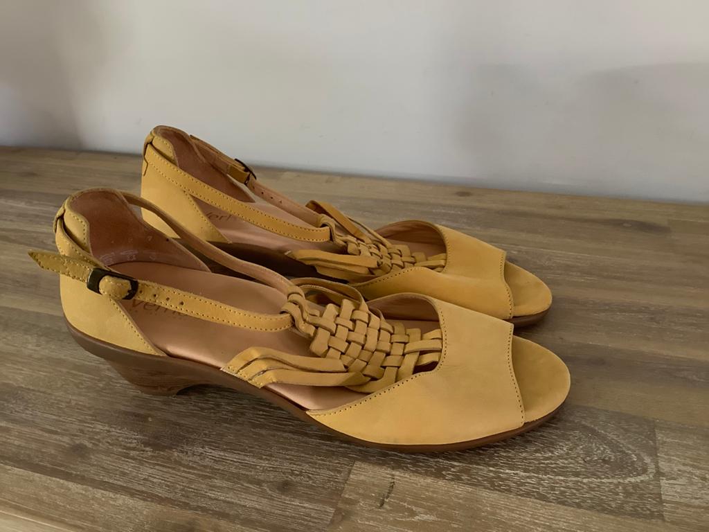 Verhulst sandalen maat 40.5, Kleding | Dames, Schoenen, Ophalen of Verzenden, Zo goed als nieuw, Geel, Sandalen of Muiltjes