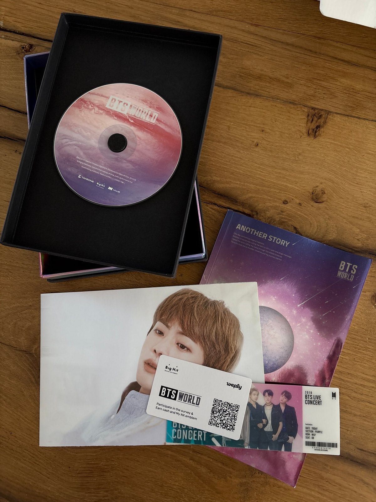 BTS World CD met fotokaart, K-pop, Ophalen of Verzenden, Zo goed als nieuw, Inclusief boekje