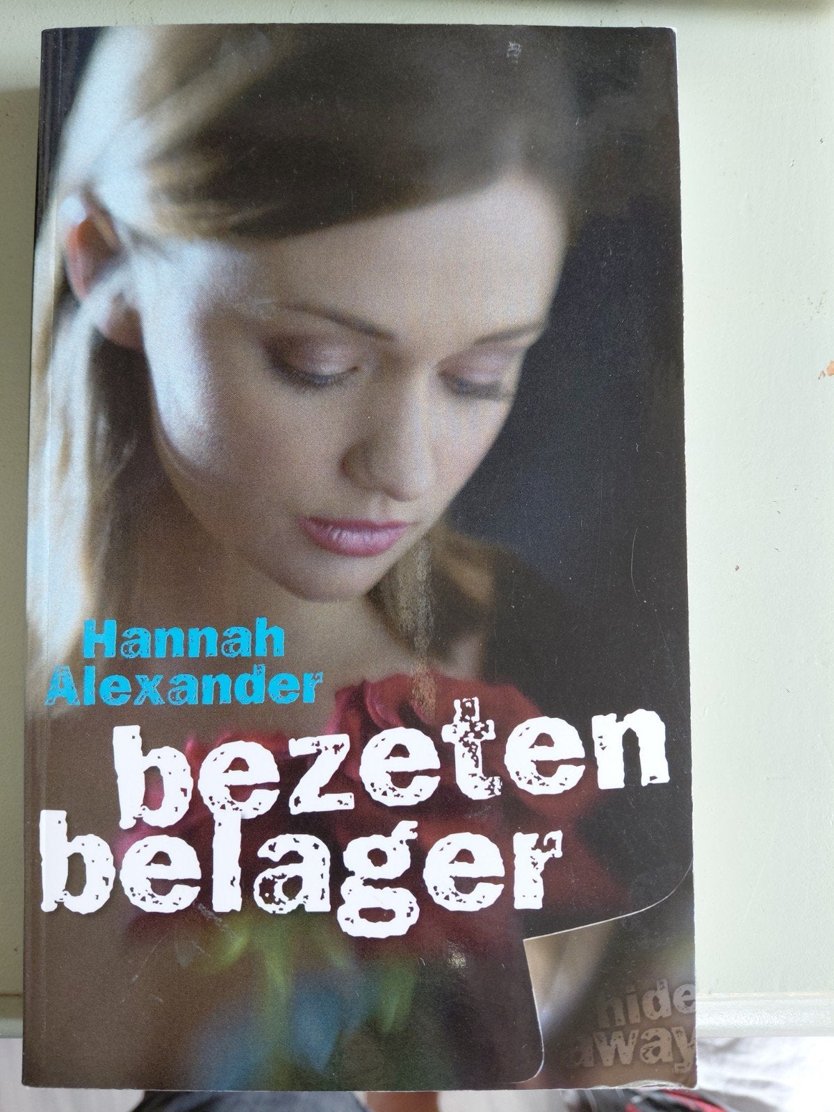 Hannah Alexander - Bezeten belager, Boeken, Ophalen of Verzenden, Gelezen, Hannah Alexander