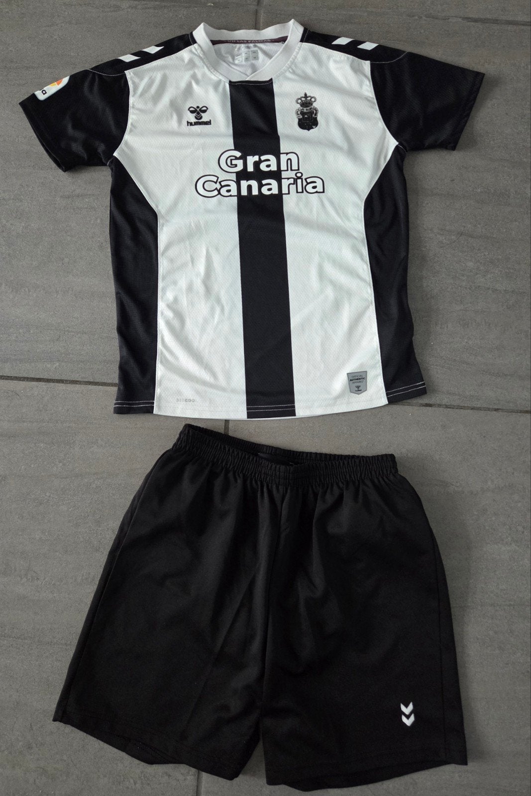 Voetbal tenue Las Palmas Gran Canaria Maat 164, Verzamelen, Ophalen of Verzenden, Zo goed als nieuw, Buitenlandse clubs, Shirt