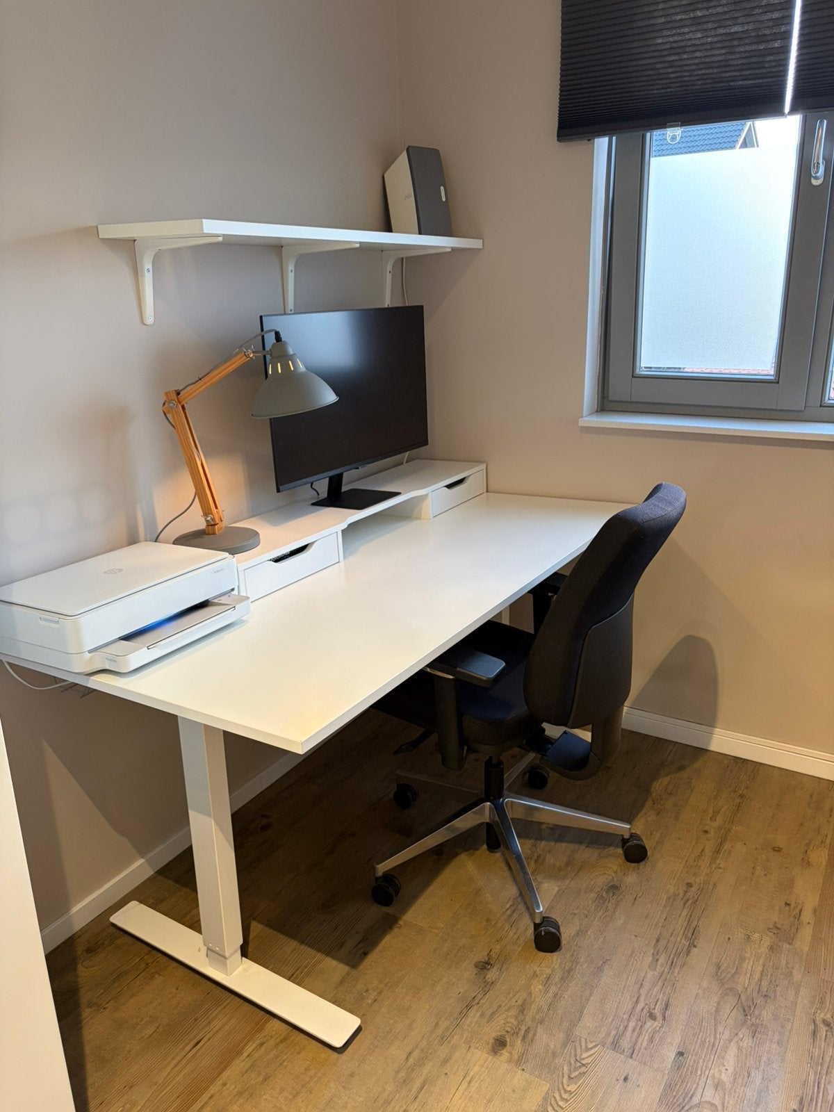 Wit Zit/Sta bureau ikea (skarsta), Ophalen, Zit-sta bureau, Kabelgoot, Hout