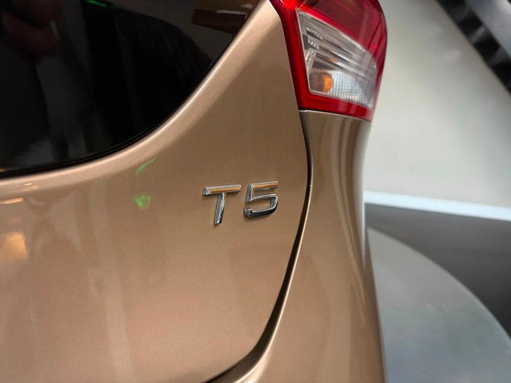 Volvo V40 Cross Country 2.5 T5 Momentum *Automa € 17.940,0, Automaat, Gebruikt, Bruin, 650 kg