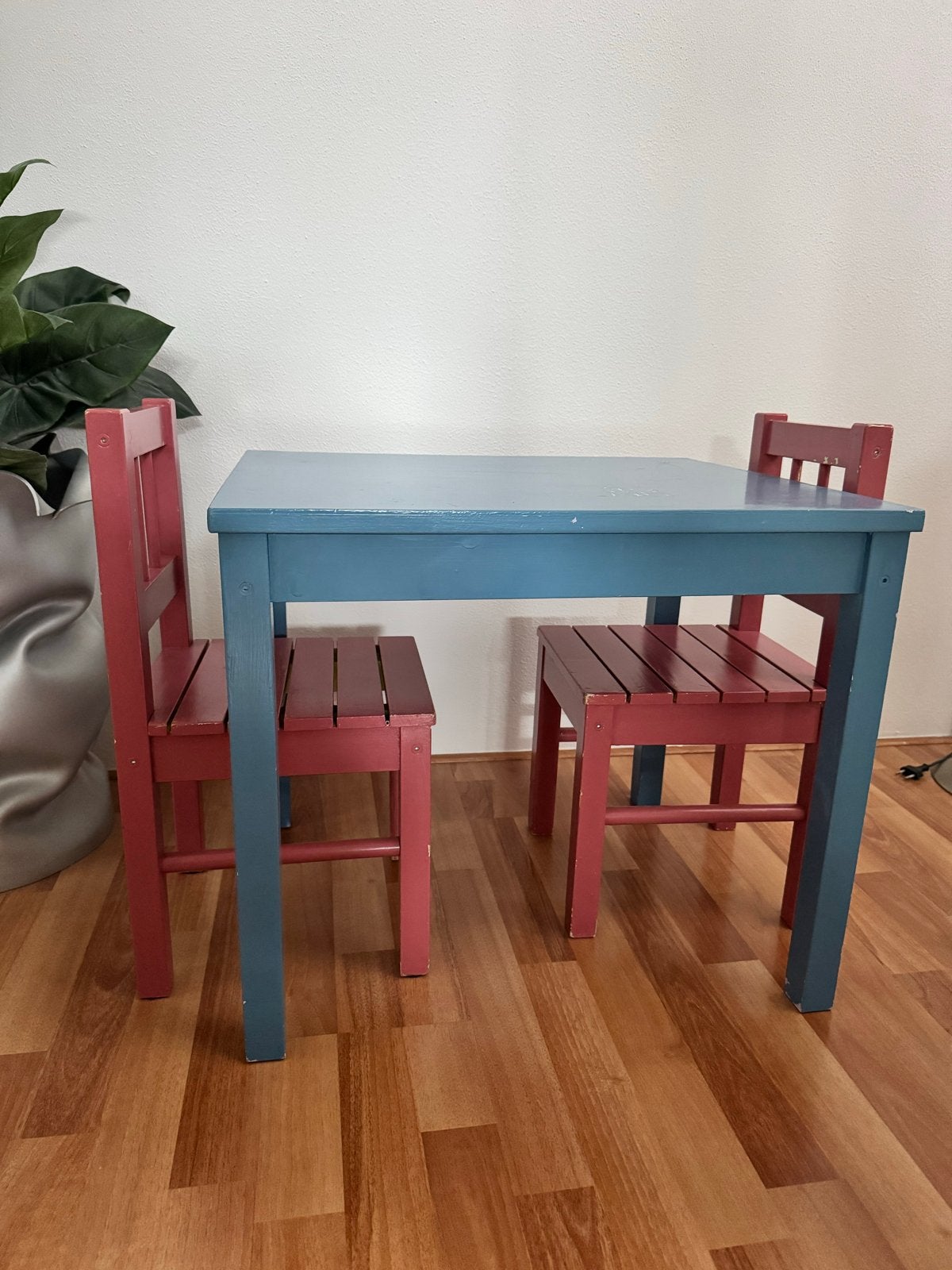 Stevig houten kindersetje van IKEA - Tafel en 2 stoelen, Ophalen of Verzenden, Gebruikt, Tafel(s) en Stoel(en)