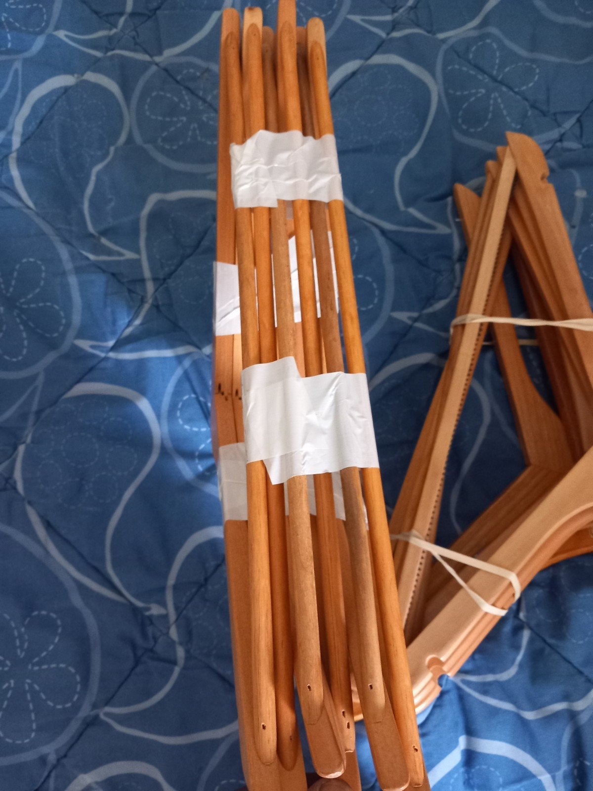 13 houten kledinghangers, Kleding | Dames, Kledinghangers, Ophalen of Verzenden, Gebruikt, Hout, Volwassenen