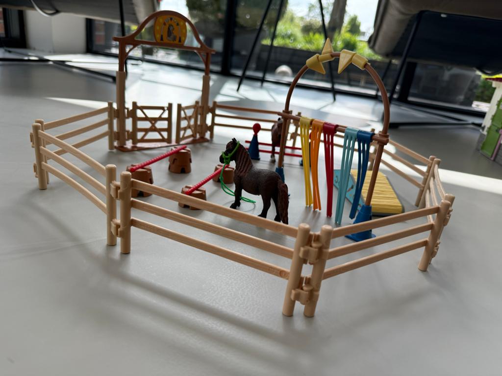 Schleich Paardenparcours met Paard - Zo Goed als Nieuw, Ophalen of Verzenden, Zo goed als nieuw, Jongen of Meisje