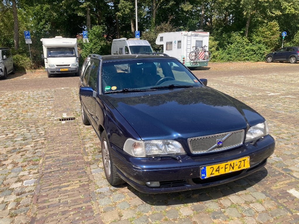 Volvo V70 2.4 140PK 2000 Blauw, Auto's, Voorwielaandrijving, Zwart, 1436 kg, Blauw