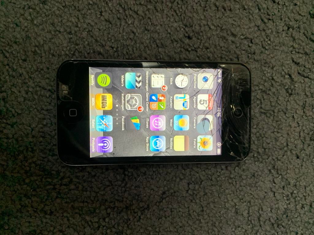 Apple iPod Touch 4 met gebarsten scherm incl doosje en lader, Telecommunicatie, Mobiele telefoons | Apple iPhone, Ophalen of Verzenden