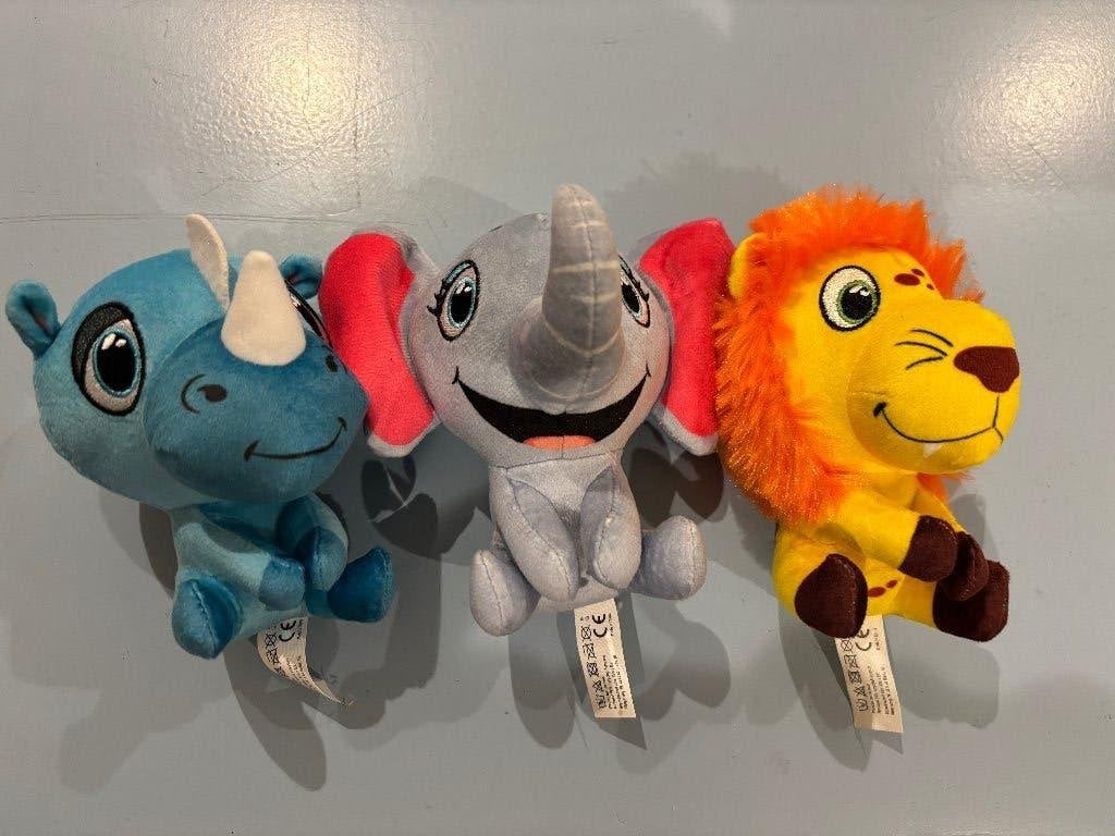 Lidl safari mini’s 3 klein knuffels neushoorn leeuw  olifant, Verzamelen, Supermarktacties, Lidl, Ophalen