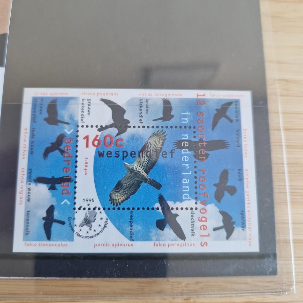 postzegelmapje 141 natuur en milieu roofvogels (2), Ophalen of Verzenden