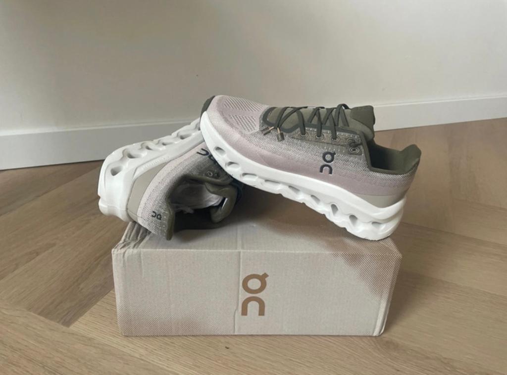 On cloud sneakers OC cloudtilt, Kleding | Dames, Schoenen, Ophalen of Verzenden, Sneakers of Gympen