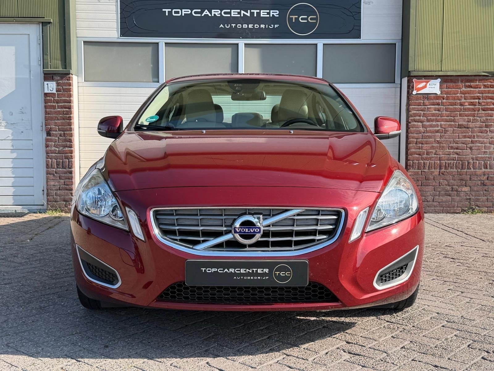 Volvo S60 1.6 D2 Summum/AIRCO/TREKH/NAVI/LEER/CRUISE/APK, Auto's, Voorwielaandrijving, Euro 5, Gebruikt, 4 cilinders