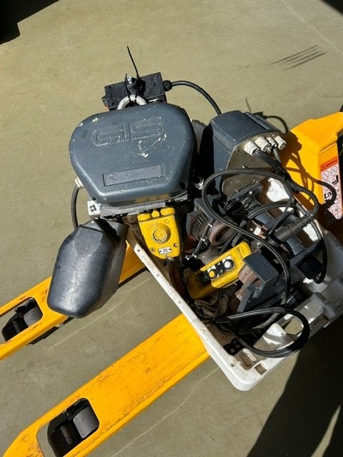 Ketting Gis 2 ton elektrische takel, Ophalen, Zo goed als nieuw, Elektrisch