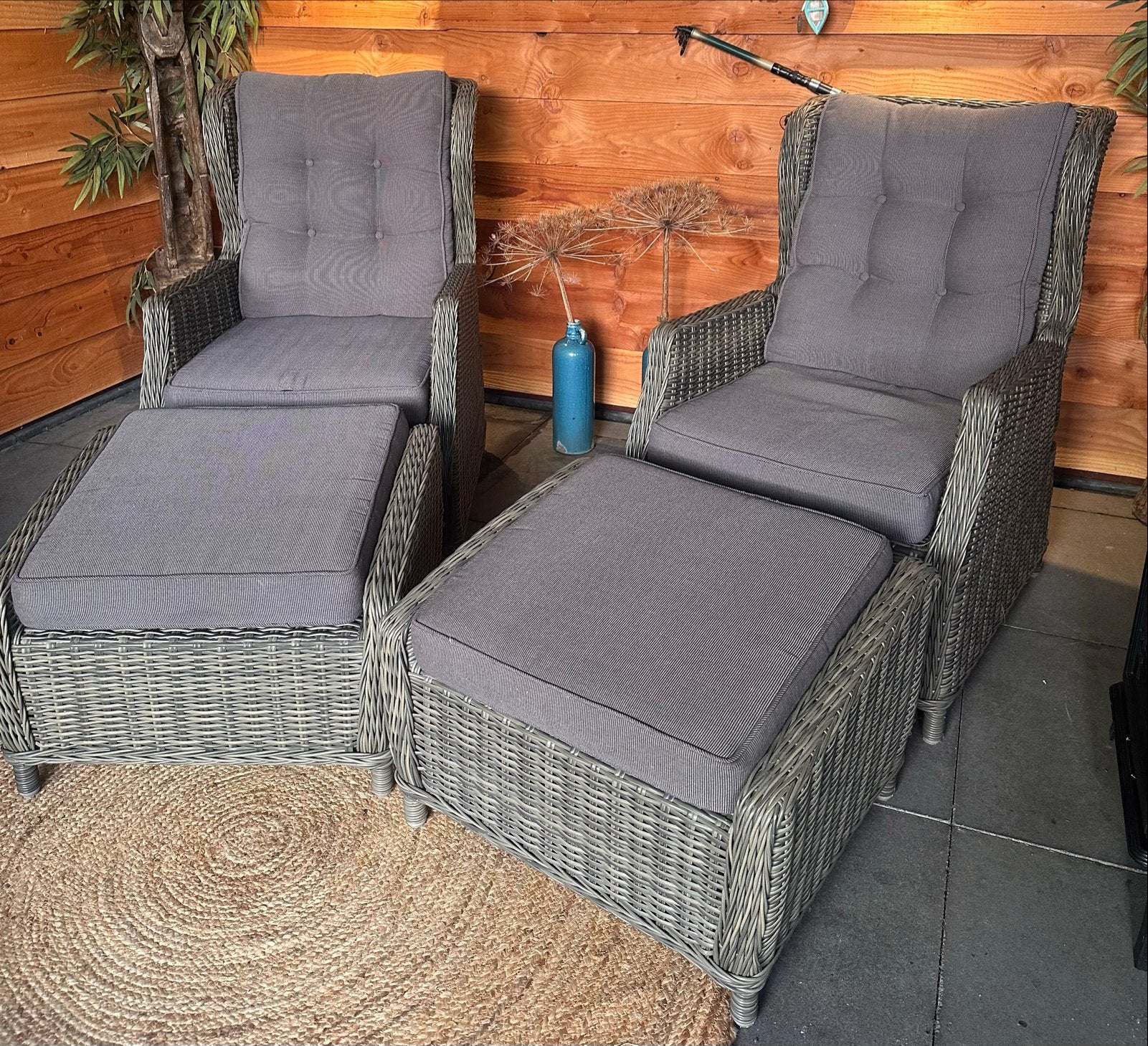 2 verstelbare Wicker lounge stoelen + voetenbank + kussens, Tuin en Terras, Tuinsets en Loungesets, Gebruikt, Loungeset, Wicker