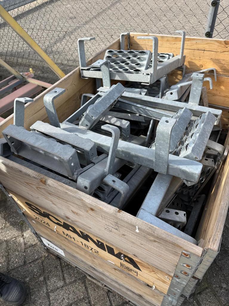 Te koop: div uitschuifbare trapjes, Ophalen, Nieuw, Overige merken