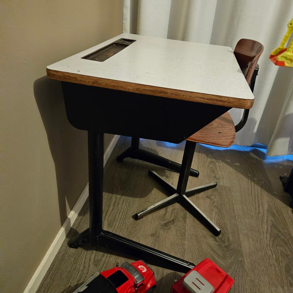 Vintage Schoolbureau met Stoel - Klassiek en Functioneel, Ophalen, Gebruikt, Hout, Schoolbureau