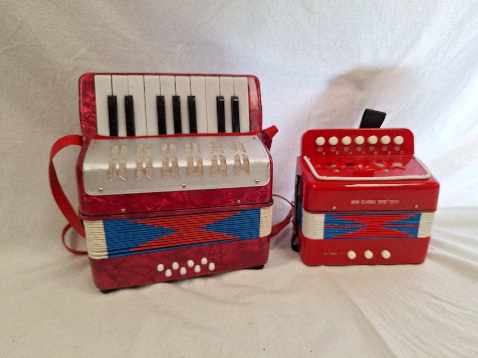 kleine accordeon knoppen 2 stuks, Muziek en Instrumenten, Accordeons, Ophalen of Verzenden, Overige formaten, Overige merken