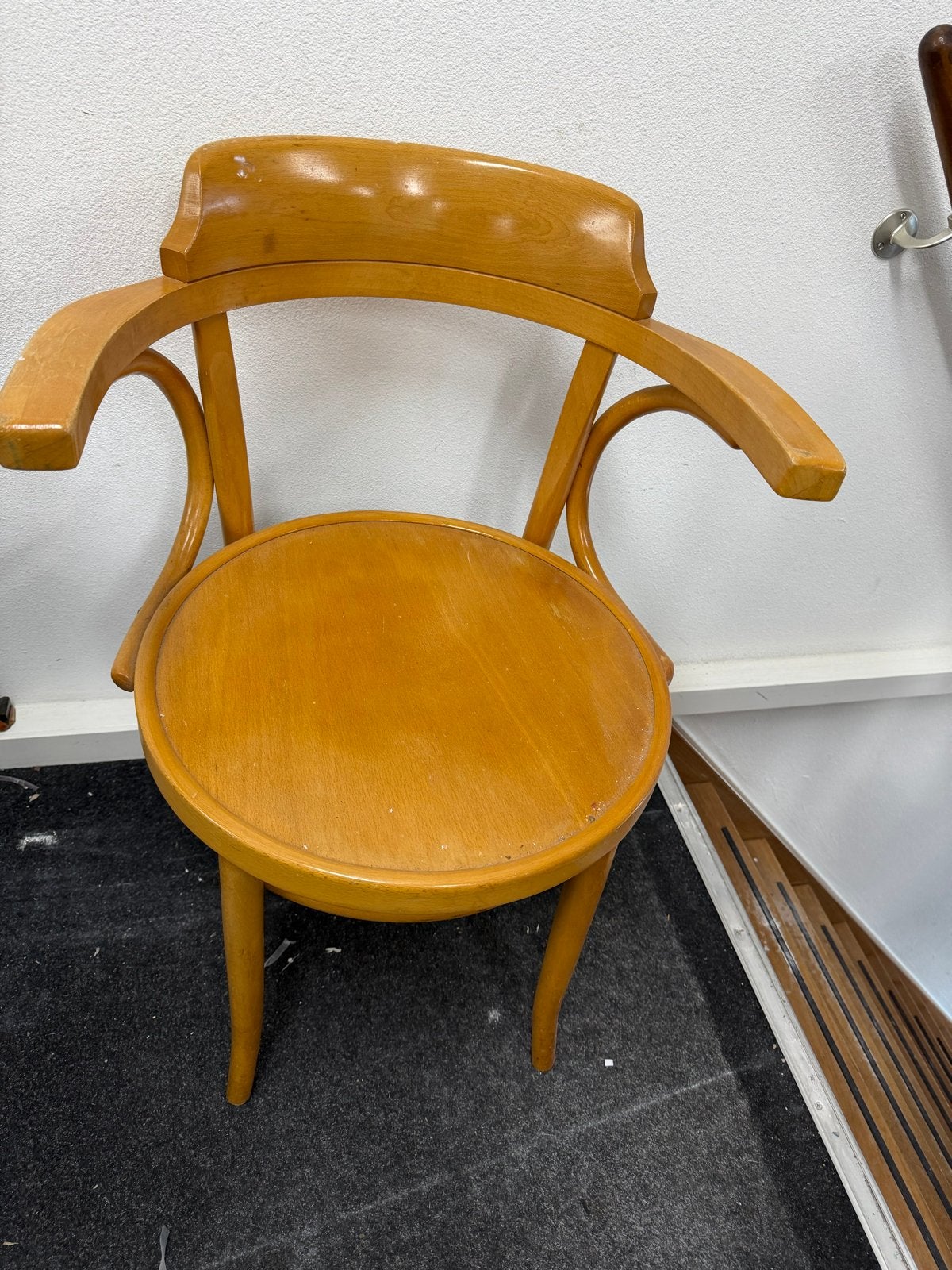Vintage houten stoel - Made in Romania, Ophalen of Verzenden