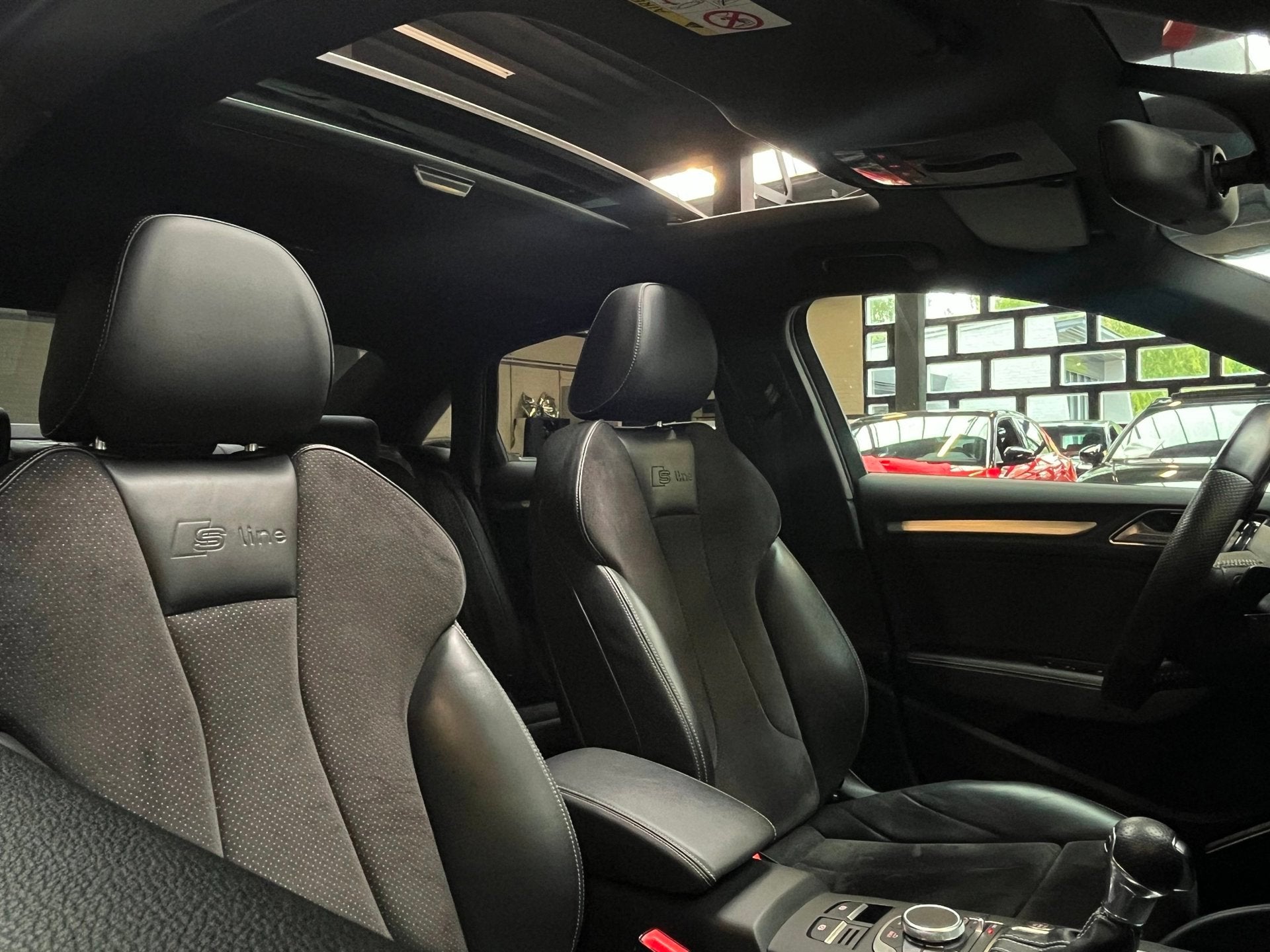 Foto 17 van Audi A3 Limousine 1.8 TFSI quattro S tronic Pano/Navigatie/B