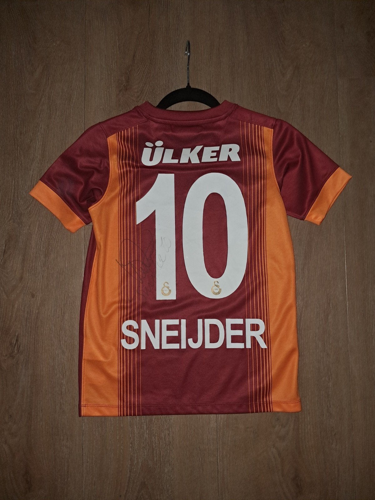 Gesigneerd voetbalshirt Wesley Sneijder, Maat XS of kleiner, Verzenden, Zo goed als nieuw, Shirt