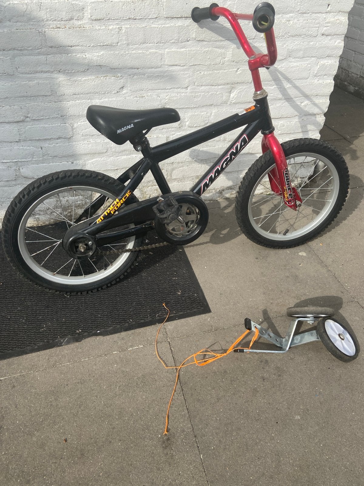 Magna Attack Force Kinderfiets 16 inch met zijwieltjes