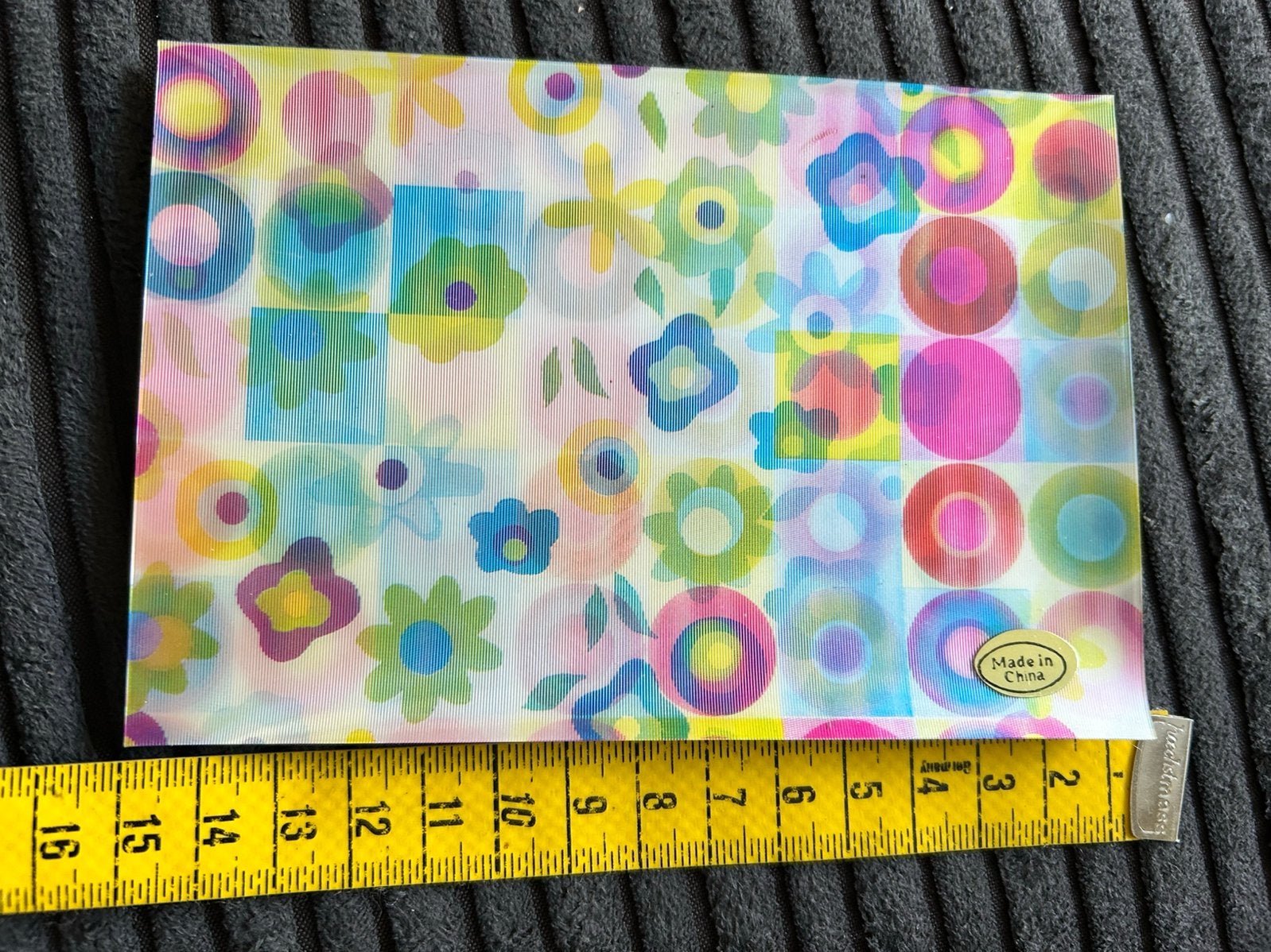 571. Mooie 3D kaart kleuren bloemen figuren, Verzamelen, Ansichtkaarten | Themakaarten, Ophalen of Verzenden, 1980 tot heden