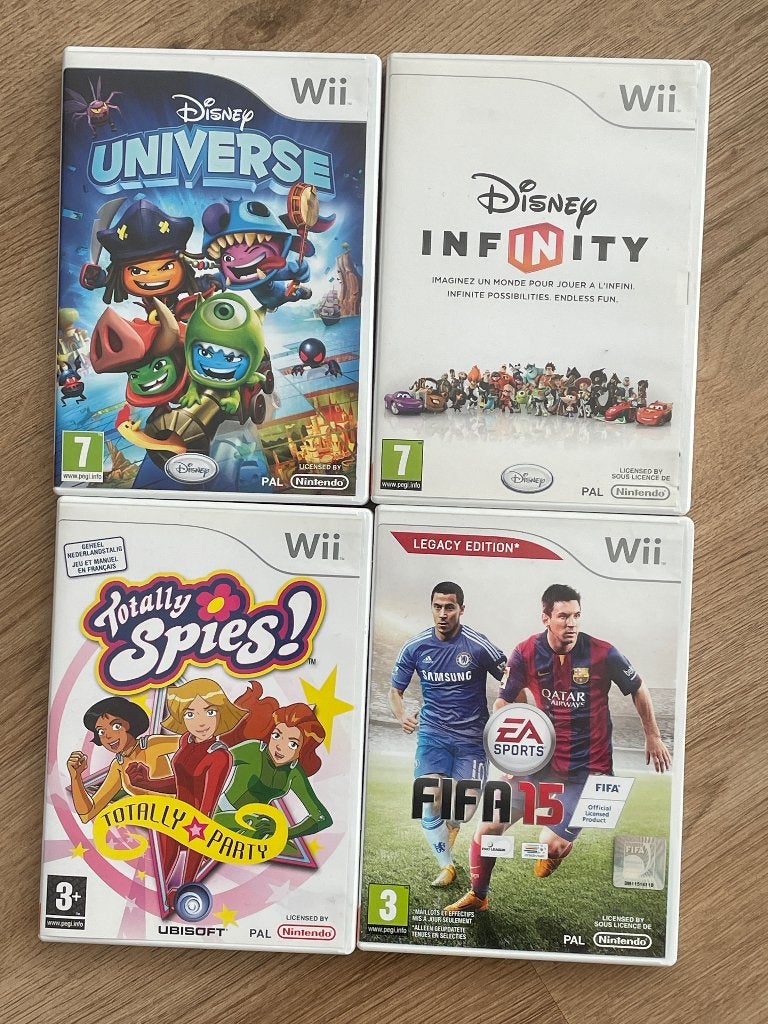 Wii spellen pakket disney universe totally spies fifa, Ophalen of Verzenden, Zo goed als nieuw, Sport, 3 spelers of meer