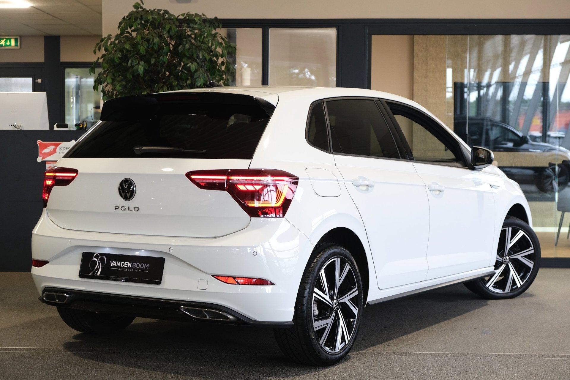 Volkswagen Polo 1.0 TSI 110PK 2x R-Line DSG Facelift IQ Matr, Dealer onderhouden, Gebruikt, Wit, Origineel Nederlands