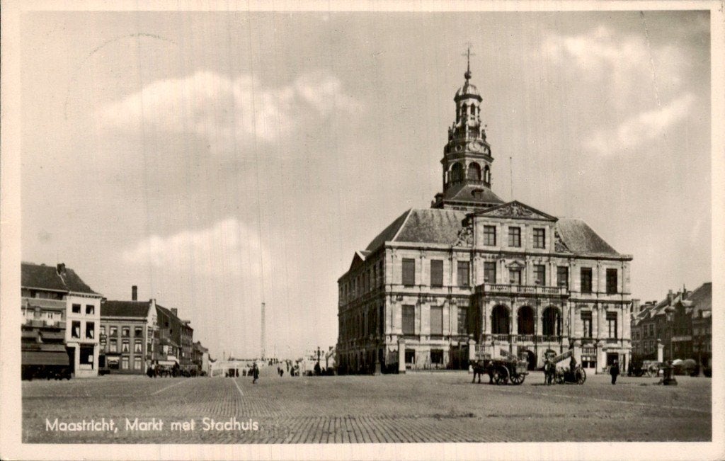 Maastricht - Markt - Stadhuis, Ophalen of Verzenden, 1940 tot 1960, Gelopen, Limburg