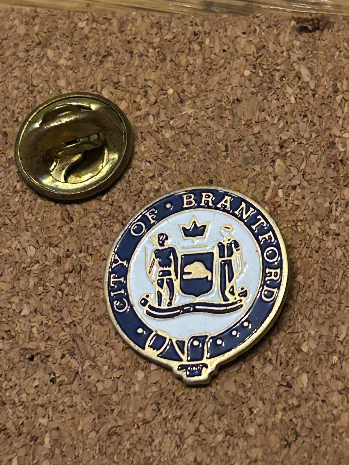 Vintage City of Brantford Pin, Ophalen of Verzenden, Gebruikt, Stad of Land, Speldje of Pin