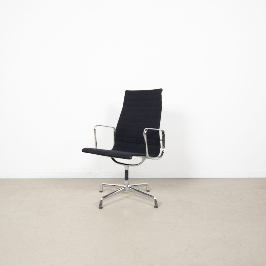 Vitra Eames EA 112 Bureaustoel Zwart Hopsak – Chroom, Niet ingevuld, Zo goed als nieuw, Niet ingevuld, Niet ingevuld