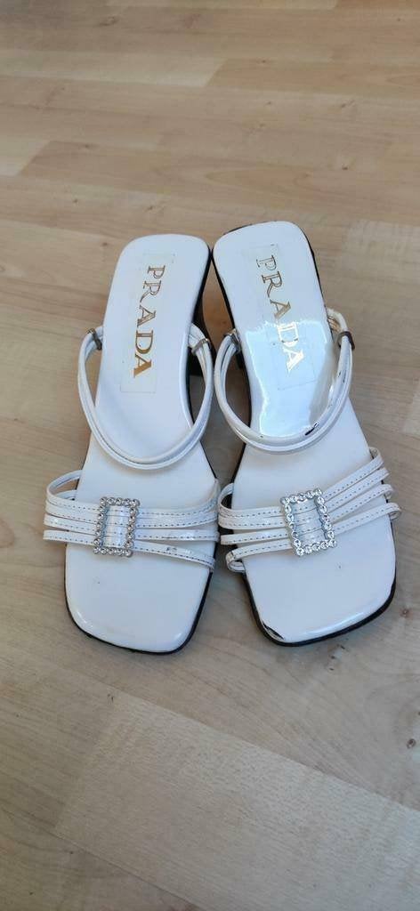 Witte sandalen met diamanten gesp. Maat 39 Hakhoogte 8cm, Wit, Zo goed als nieuw, Sandalen of Muiltjes, Ophalen of Verzenden