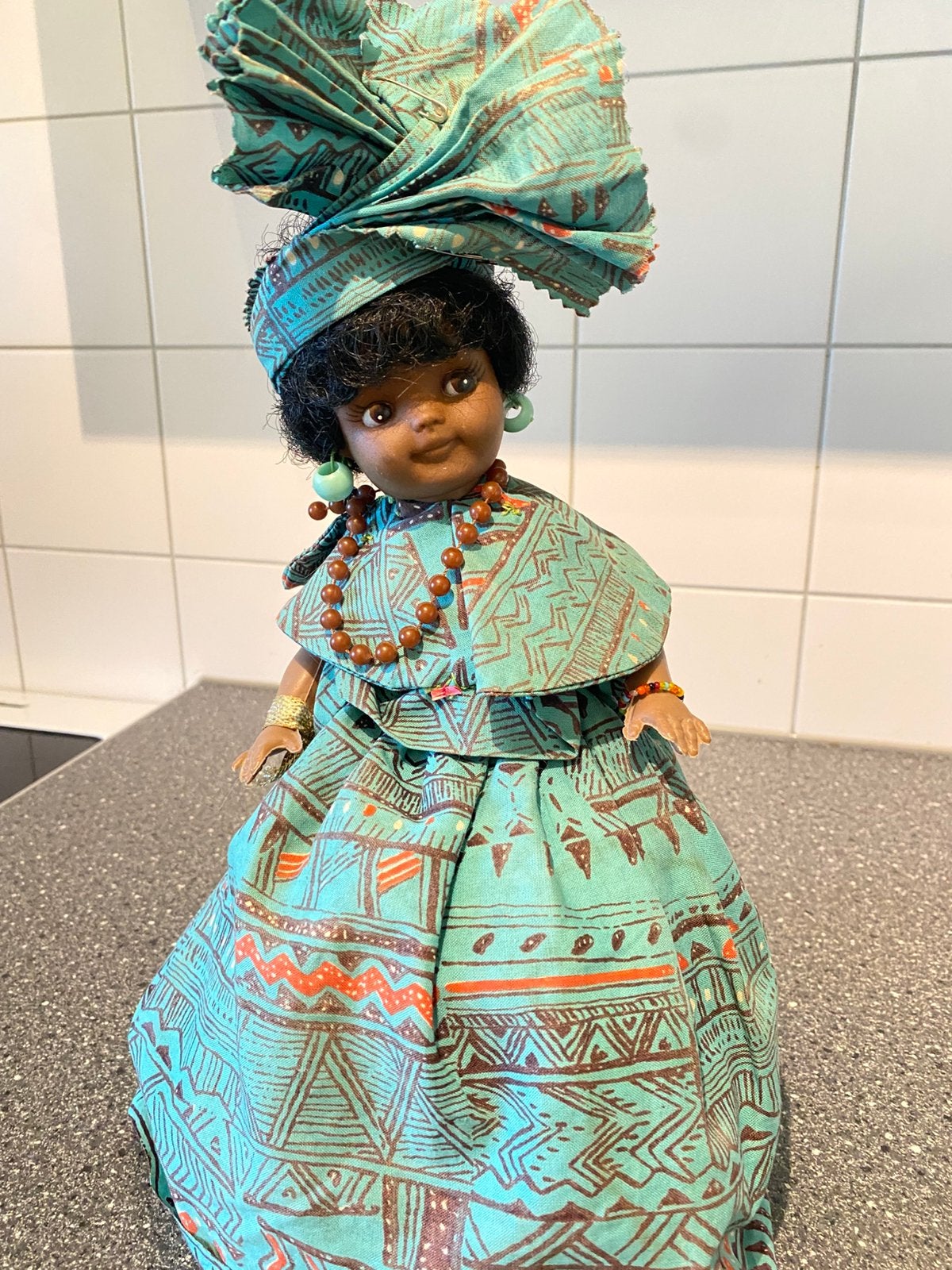 Pop in surinaamse klederdracht, Ophalen of Verzenden, Zo goed als nieuw, Pop
