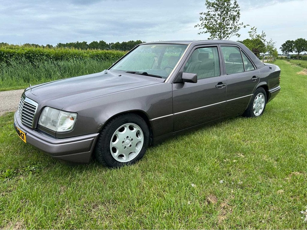 1985 Mercedes-Benz (W124) 300 D Personenauto oldtimer OM606, Gebruikt, Bedrijf, Diesel, Sedan