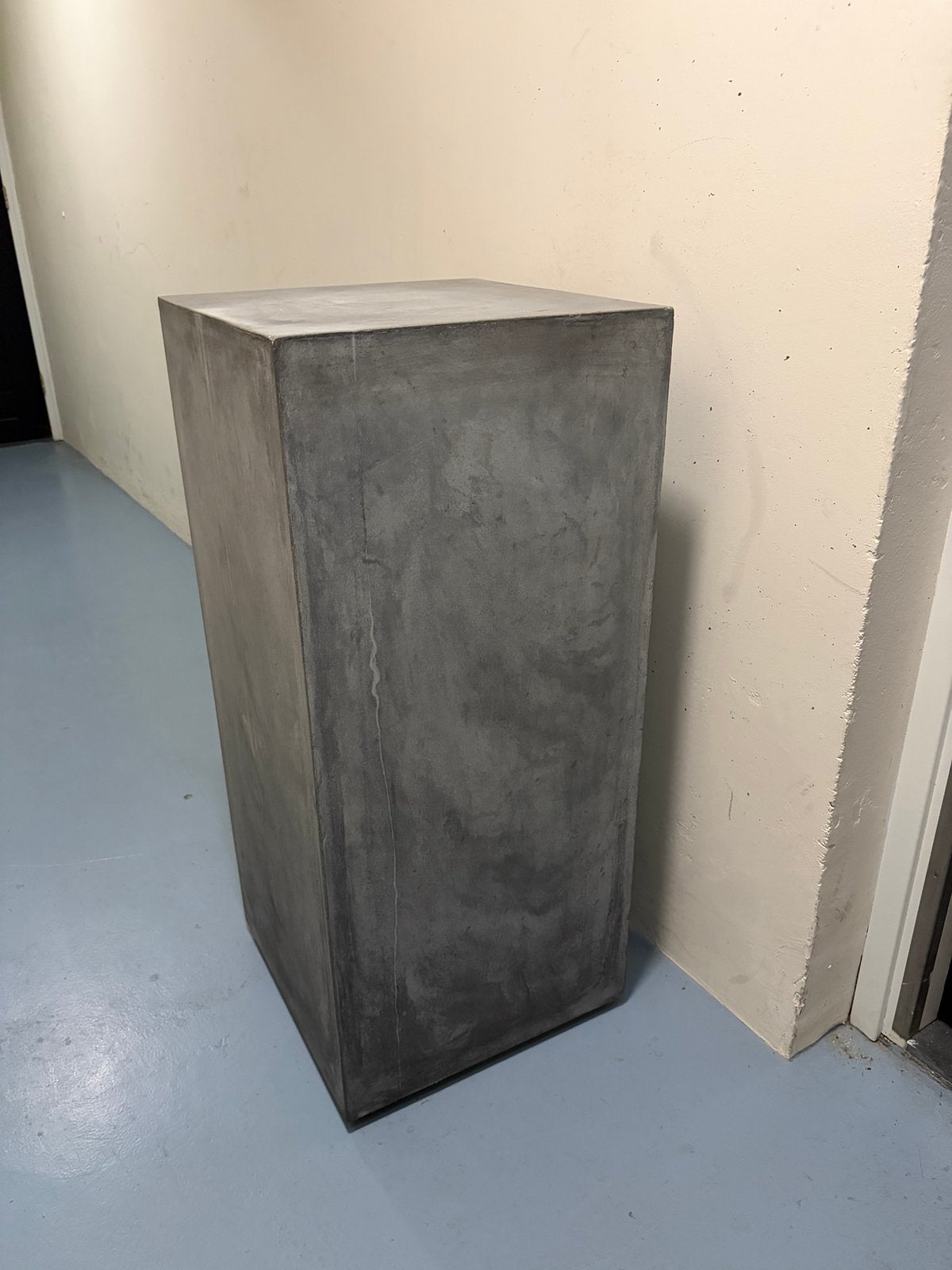 Holle pilaar cementkleur 45x45x98 cm - Breda centrum, Ophalen, Gebruikt, Modern, Grijs