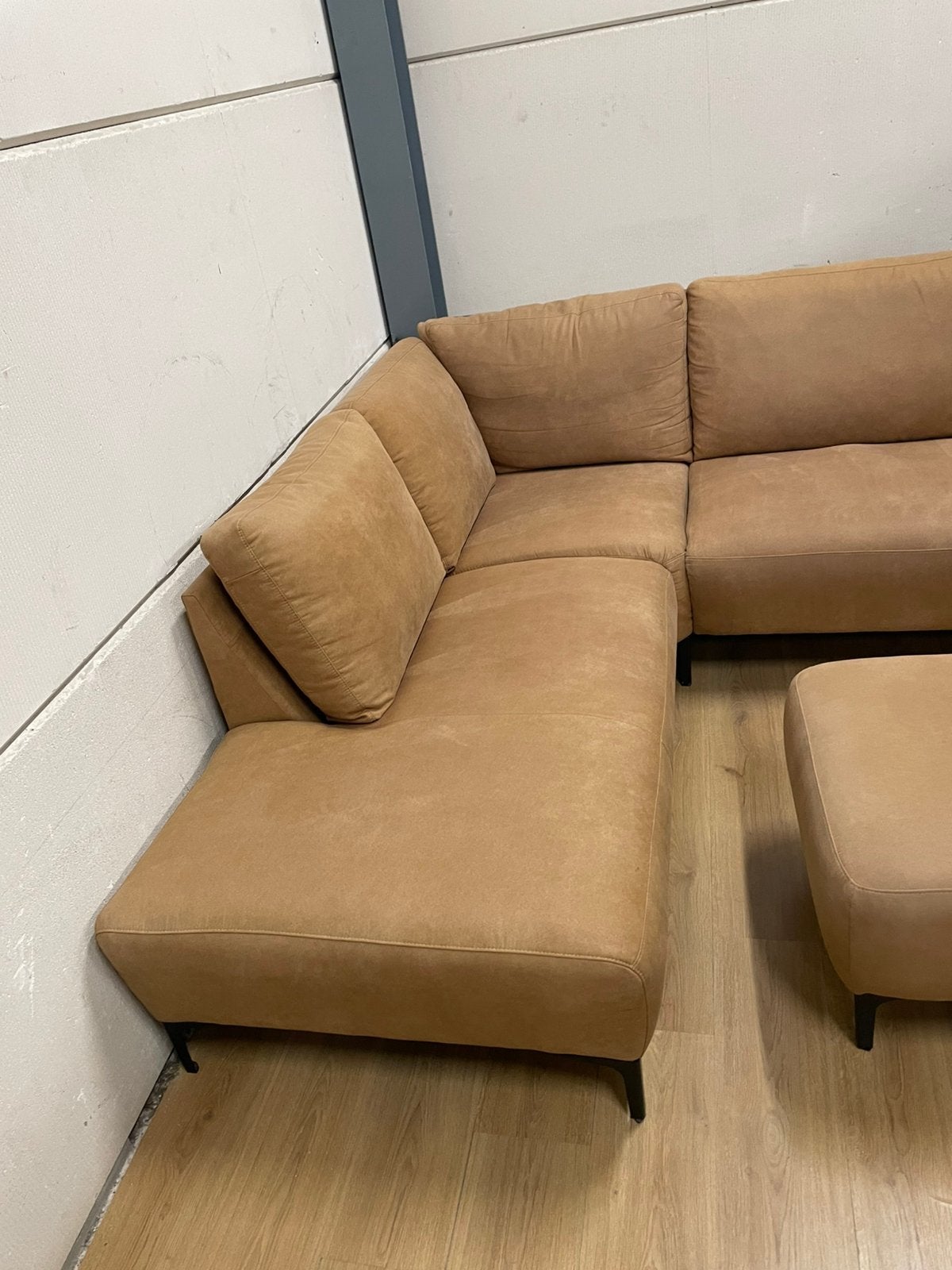 Mooie luxe suede cognac bruine hoekbank - GEREINIGD!!!, Ophalen, 250 tot 300 cm, Luxe, Hoekbank