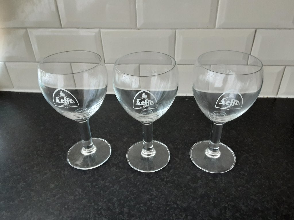 LEFFE glazen met witte logo 3 stuks, Ophalen of Verzenden, Zo goed als nieuw, Bierglas