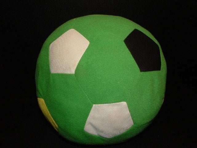 IKEA VOETBAL SPARKA VELOURS GROEN MET VIJFHOEKIGE, Ophalen of Verzenden, Nieuw, Overige typen