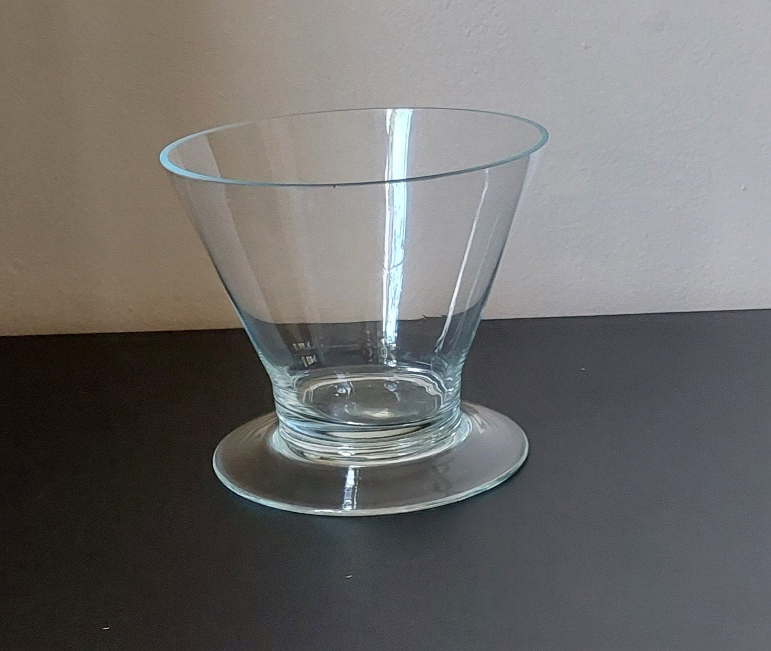 Glazen vaas op voet, Huis en Inrichting, Woonaccessoires | Vazen, Ophalen, Op voet, Transparant, 14 cm