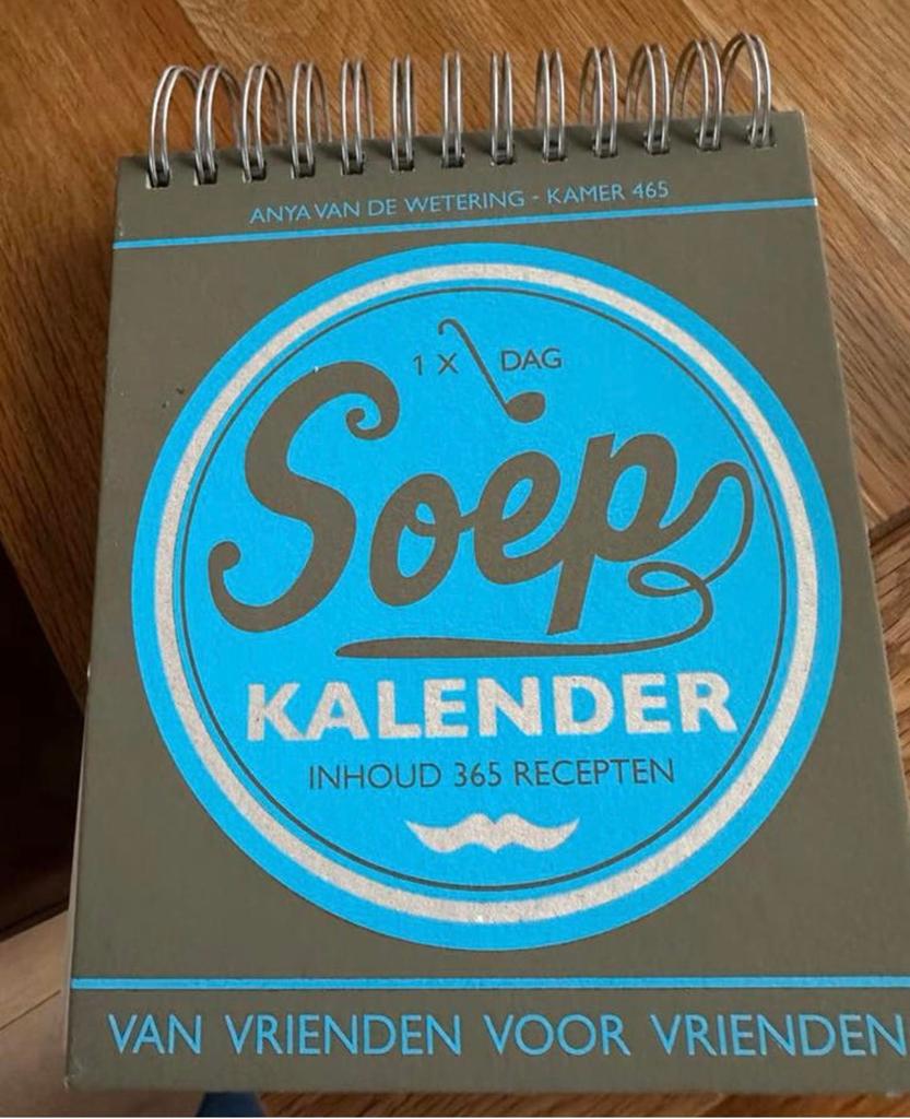 Leuke soepkalender 365 recepten voor elke dag van het jaar, Ophalen of Verzenden, Gelezen, Voorgerechten en Soepen