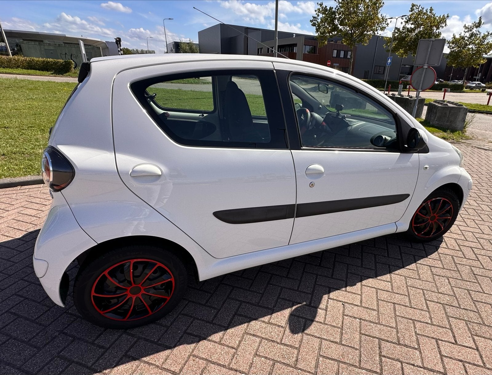 Apple Carplay + airco: Toyota Aygo 1.0 12V Vvt-i 5DRS 2012, Voorwielaandrijving, 4 stoelen, Handgeschakeld, Particulier
