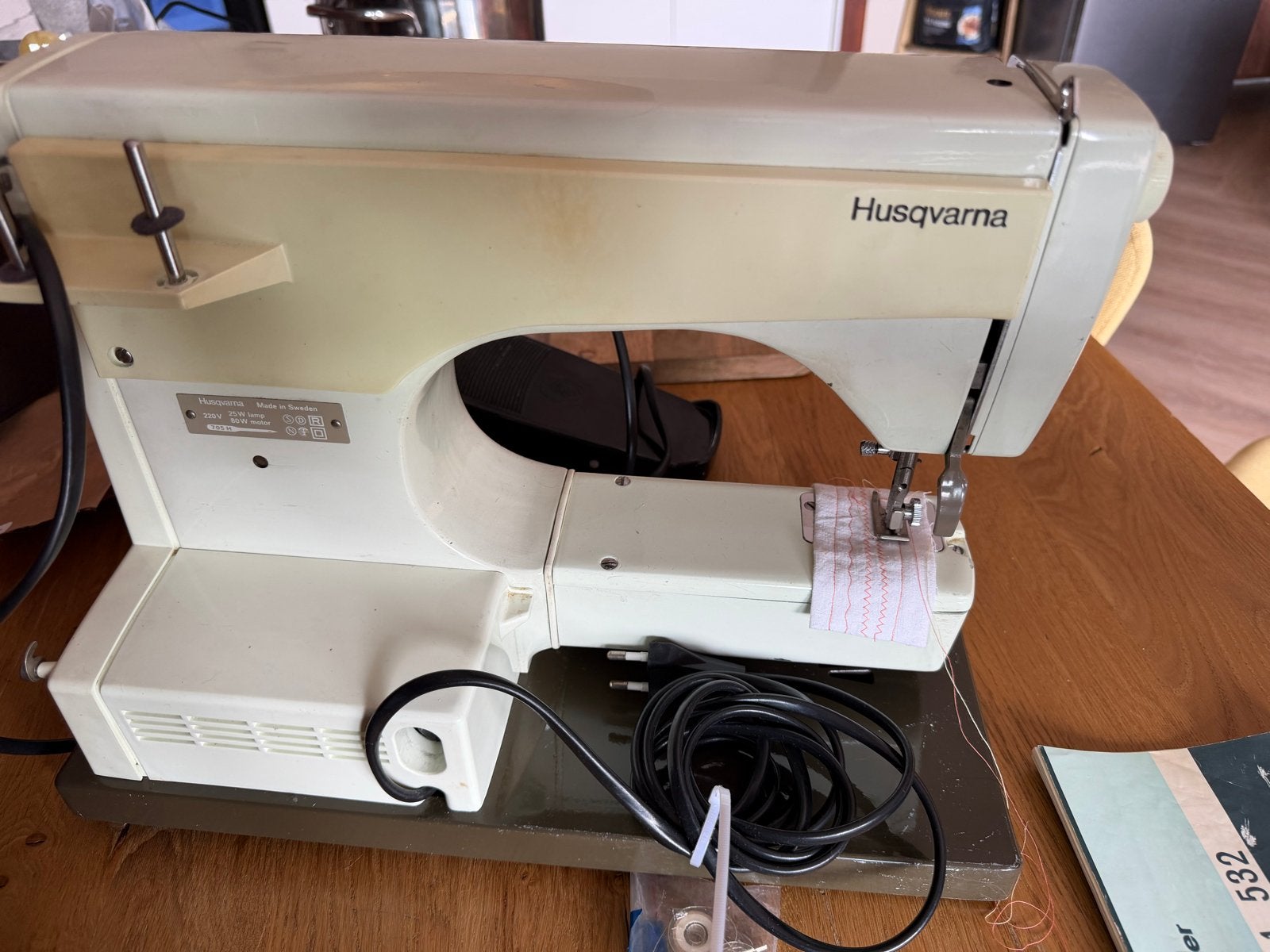 Husqvarna Combina II naaimachine met koffer, Hobby en Vrije tijd, Ophalen, Gebruikt, Naaimachine, Husqvarna