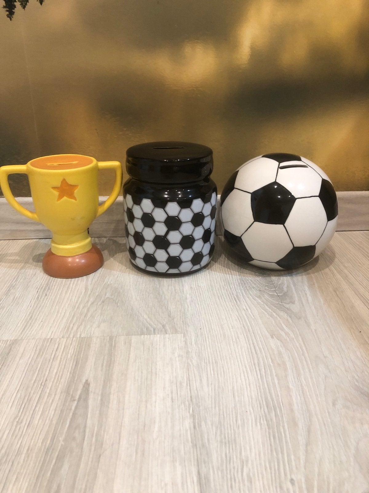 Voetbal spaarpotten en trofee, Verzamelen, Ophalen, Gebruikt, Kunststof, Overige thema's