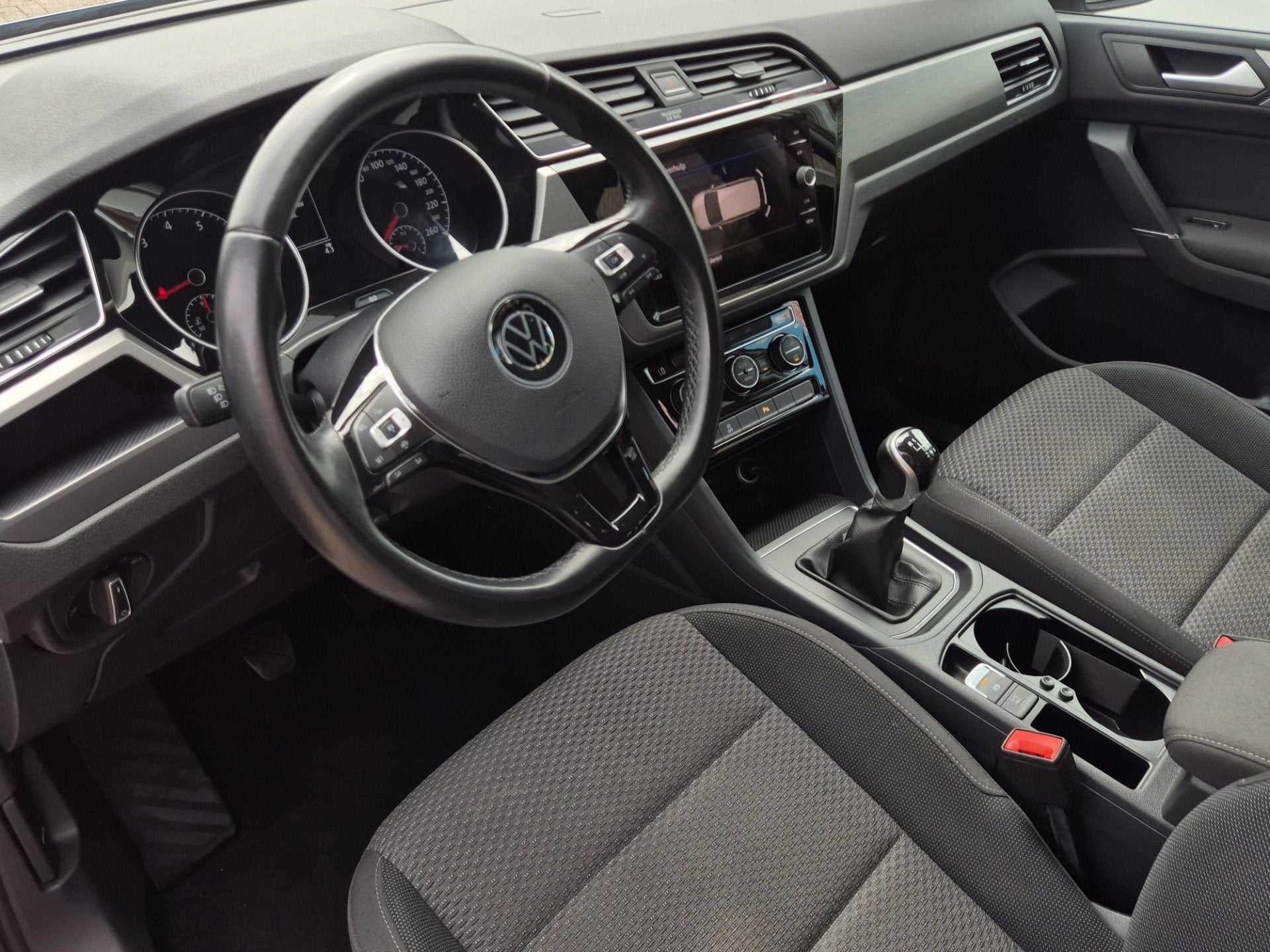 Volkswagen Touran 1.5 TSI Comfortline 7 persoons uitvoering!, Auto's, Voorwielaandrijving, Stof, Euro 6, 4 cilinders