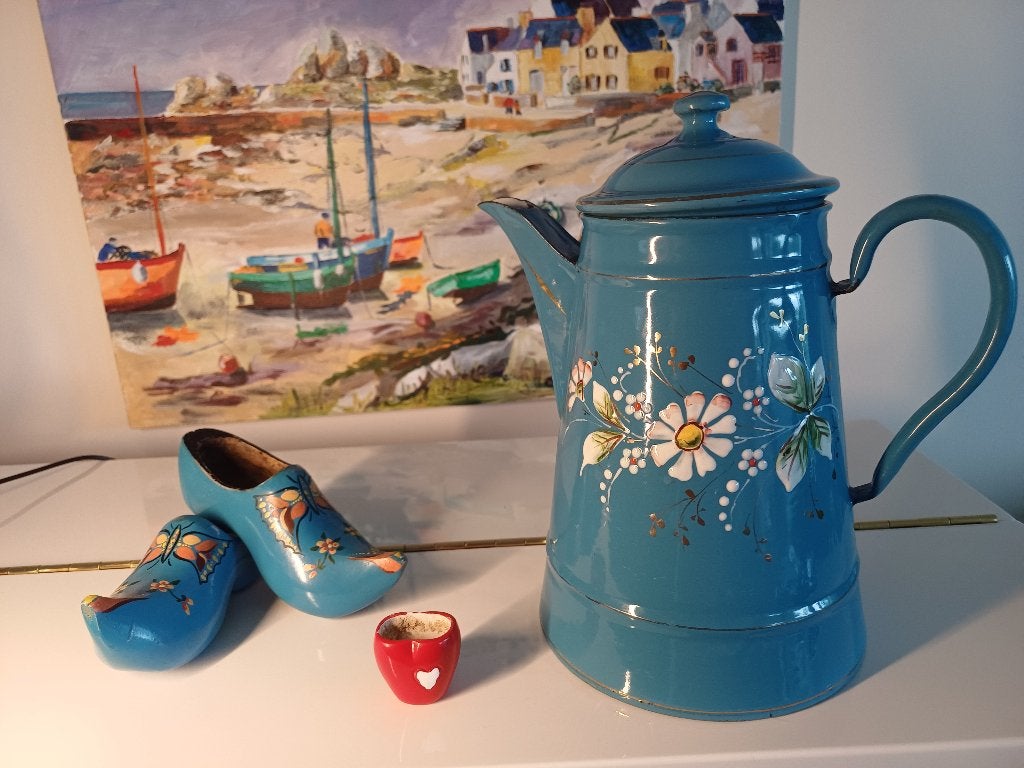 Blauwe koffiepot met dik opgelegde bloemen, Ophalen of Verzenden