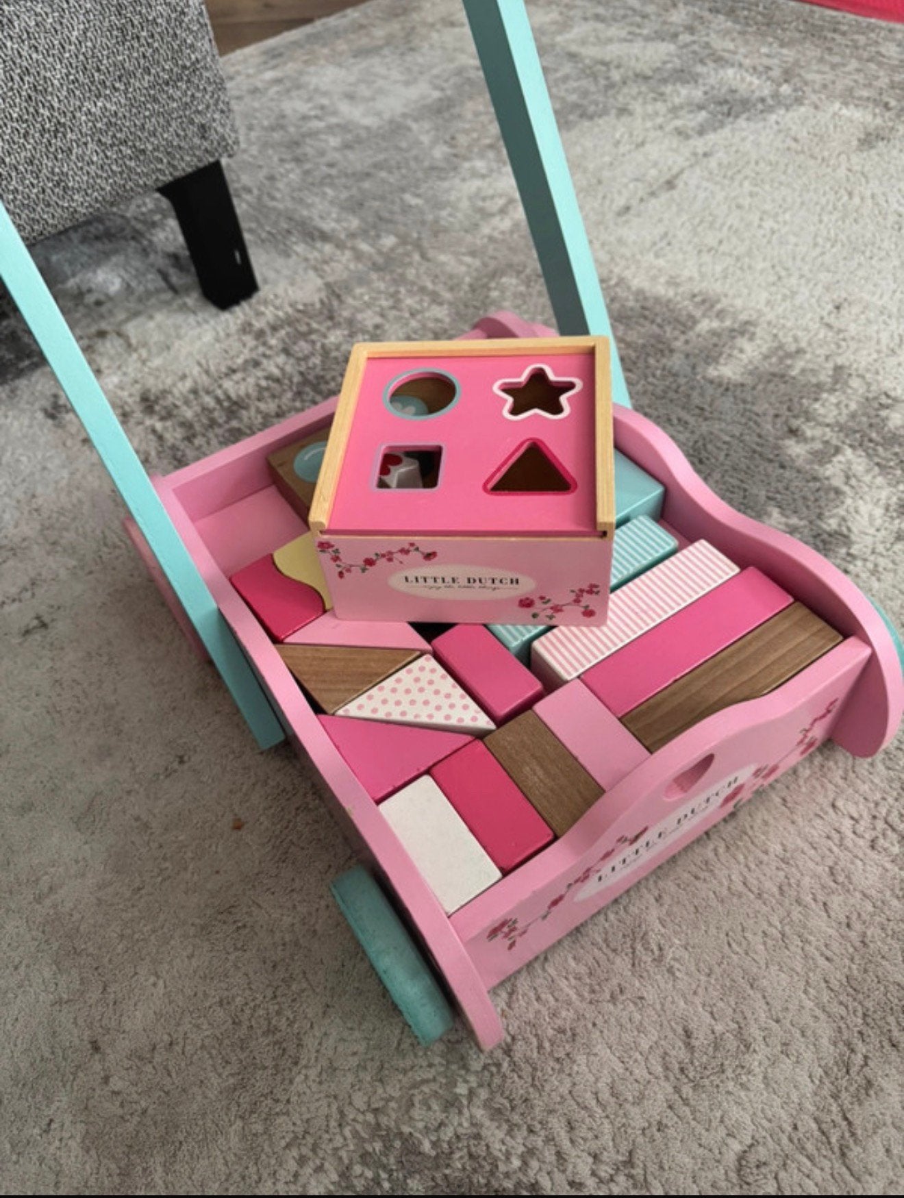 Little dutch wooden stroller and shape cube, Kinderen en Baby's, Speelgoed | Poppenhuizen, Ophalen of Verzenden, Zo goed als nieuw