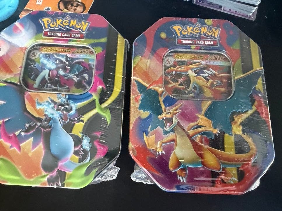 2x Sealed Pokémon Mega Charizard Tins – Mega Charizard X & Y, Ophalen of Verzenden, Nieuw, Overige typen, Foil