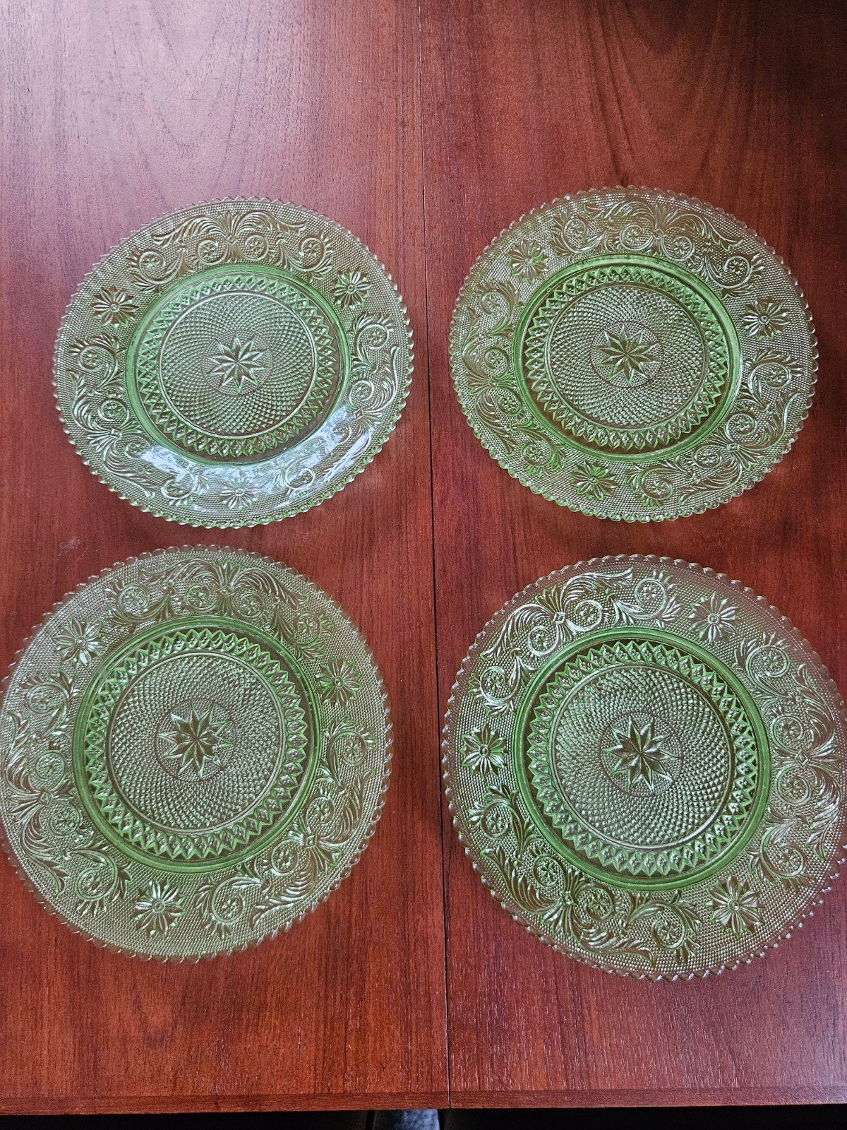 Set van 4 uranium glas bordjes - 20 cm incl uv foto's, Ophalen of Verzenden