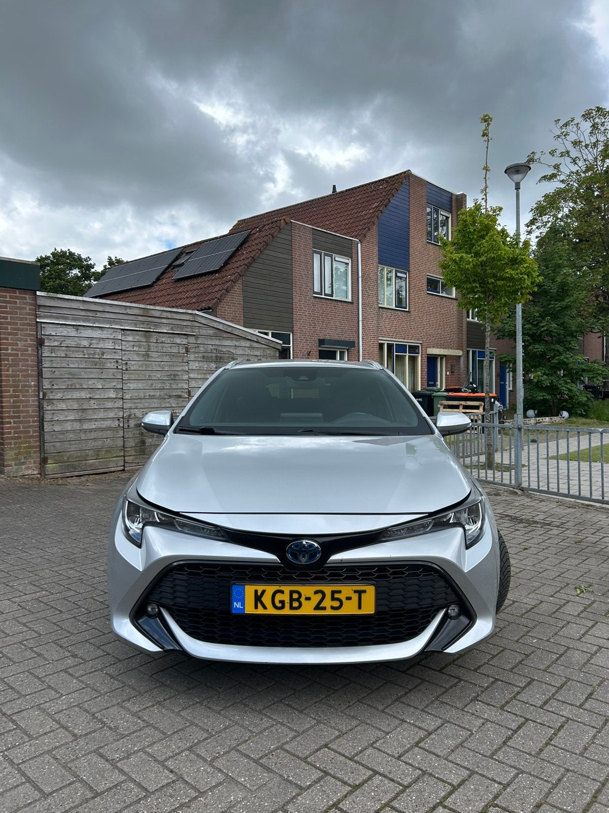 Toyota Corolla  2.0 Hybride Dynamic, 1345 kg, 450 kg, 750 kg, Stationwagon
