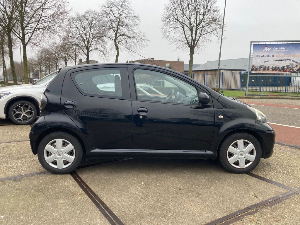 Toyota Aygo 1.0-12V Comfort (bj 2010), Voorwielaandrijving, Gebruikt, 4 stoelen, Origineel Nederlands
