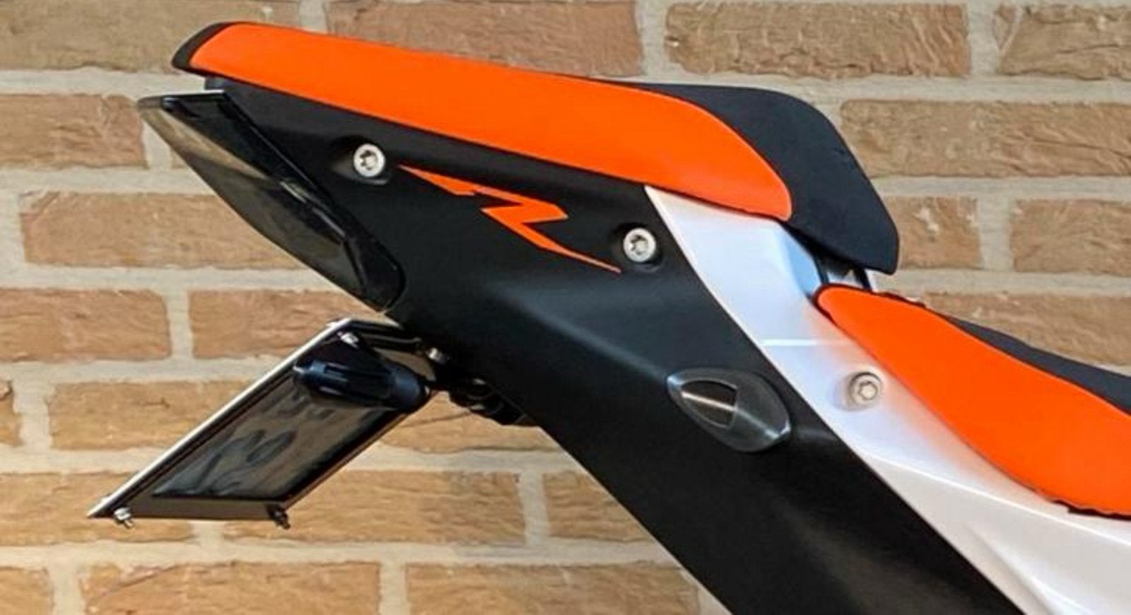 KTM Superduke <<R>> stickertje kontje achteraan Gen3/4, Motoren, Ophalen of Verzenden, Zo goed als nieuw